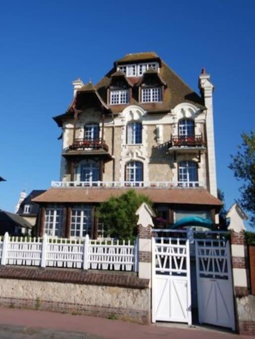 Les Embruns - Le Balcon - 2Eme Etage Apartment Deauville Bagian luar foto